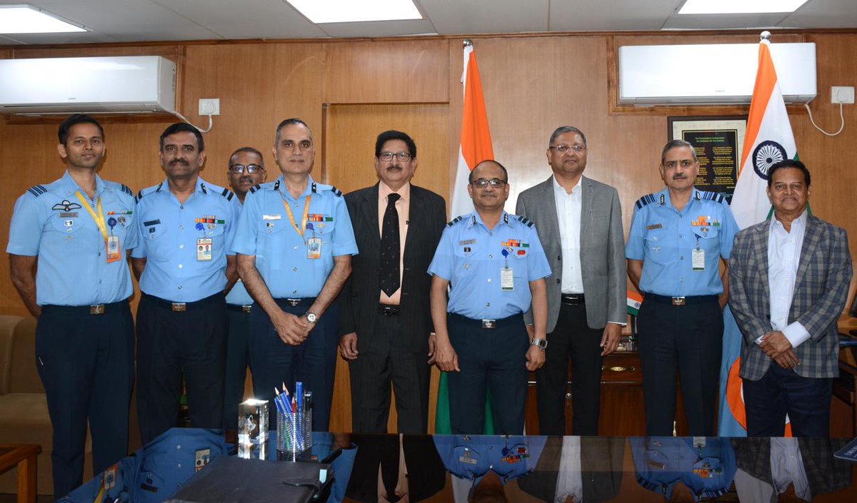 Taking a major step forward in establishing Emergency Medical Response System, Air Mshl Rajesh Vaidya, DGMS (Air) signed a #MoU with Mr Krishnam Raju, Director EMRI @GVKEMRIOnline. Under this MoU, #IAF medical practitioners will be trained on emergency preparedness and response…