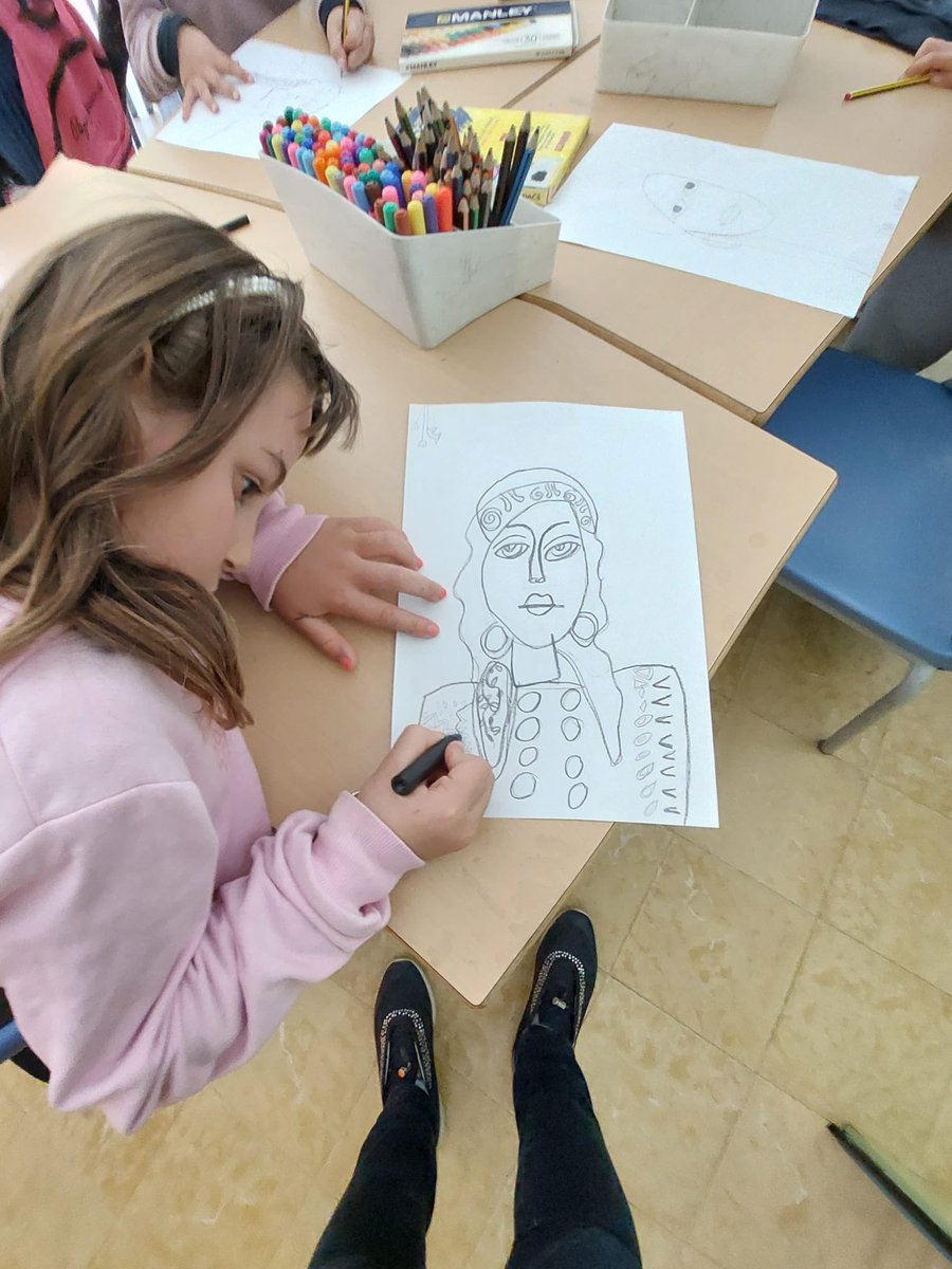 FEDACSalt's tweet photo. A  través de l’art els alumnes poden explorar, experimentar i descobrir noves formes de comunicar-se i entendre el món que els envolta.
La creativitat permet expressar la pròpia identitat, les emocions i les idees de manera única i personal
@escolesfedac #MésArt #TenimUnProjecte https://t.co/Xw6W8GEOwi