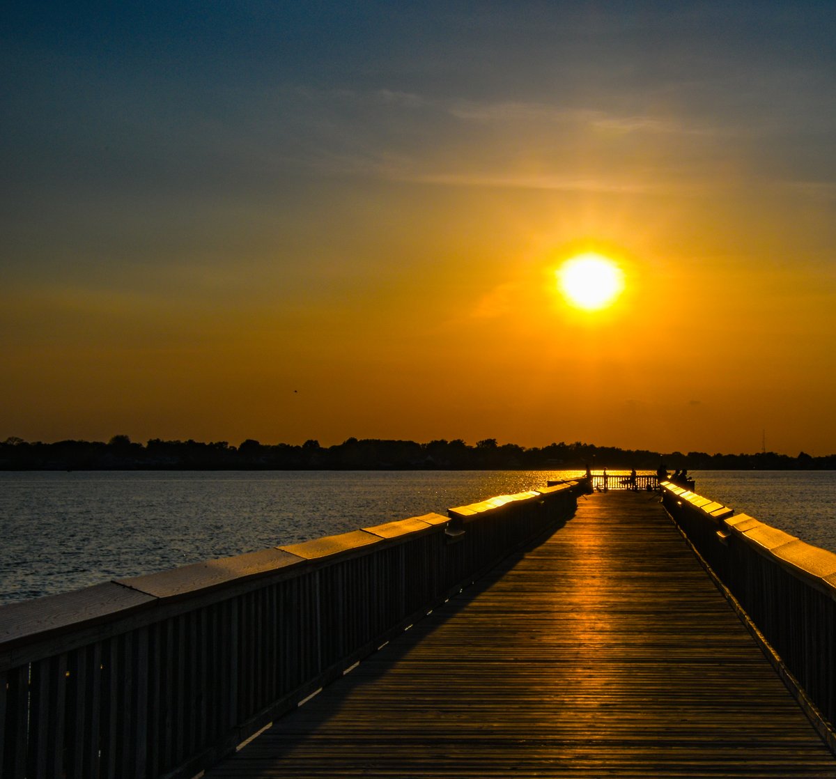 Setting Sun at the End of the Bill Burton Fishing Pier - Fort Smallwood Park

#FortSmallwoodPark #AnneArundel #Maryland #ChesapeakeBay