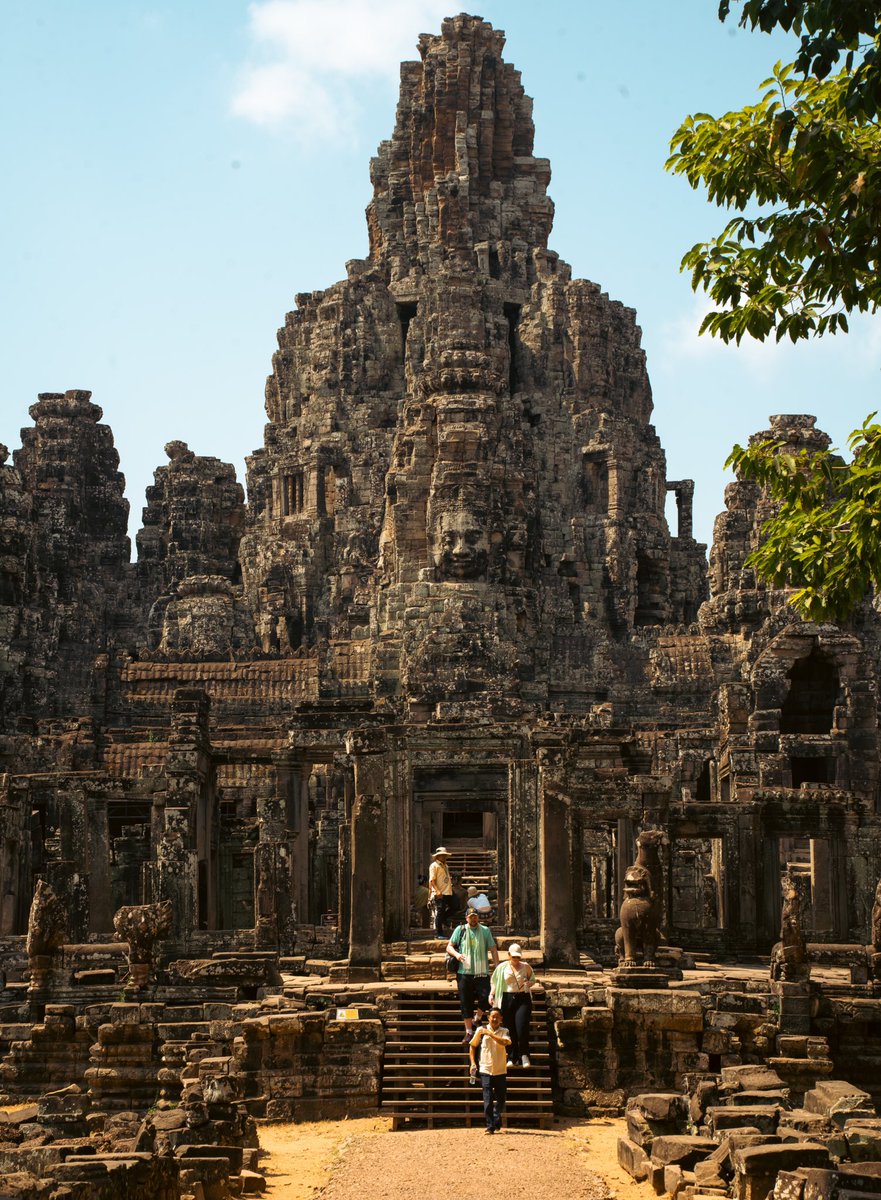 Bayon Temple from the northern.🫶🇰🇭🇰🇭
……………………………

#visitcambodia #siemreap #angkorwat  #Cambodia #explorecambodia  #southeastasia  #bayontemple #timetotraveltimetotravel #travelingcambodia #cambodiatraveltips #cambodiakingdomofwonder #unescoworldheritage