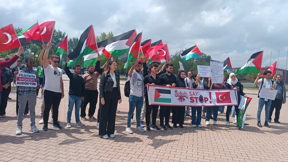 📍Afyon Kocatepe Üniversitesi Gazze’deki soykırıma karşı tek yürek halinde üniversitedeki genç kardeşlerimizle birlikte sesimizi yükseltiyoruz. Mazlumun Yanında, Zalimin Karşısındayız! #CampusesSayStop #FreePalestine