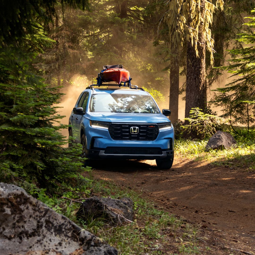 Navigate wooded trails with confidence in the Honda Pilot.🚙🌲 ow.ly/BOCM50Rjgy9
