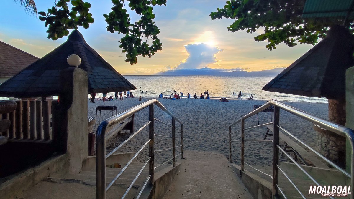 Beach Life Therapy:  4:57pm - Just coming onto White Beach, less than an hour before the beautiful sunset: Moalboal Cebu, The Philippines.  #ThePhotoHour #TheStormHour #travelphotography #bantayanisland #bantayan #photography #Xiaomi 13T @TourismPHL #sunset #beachlife