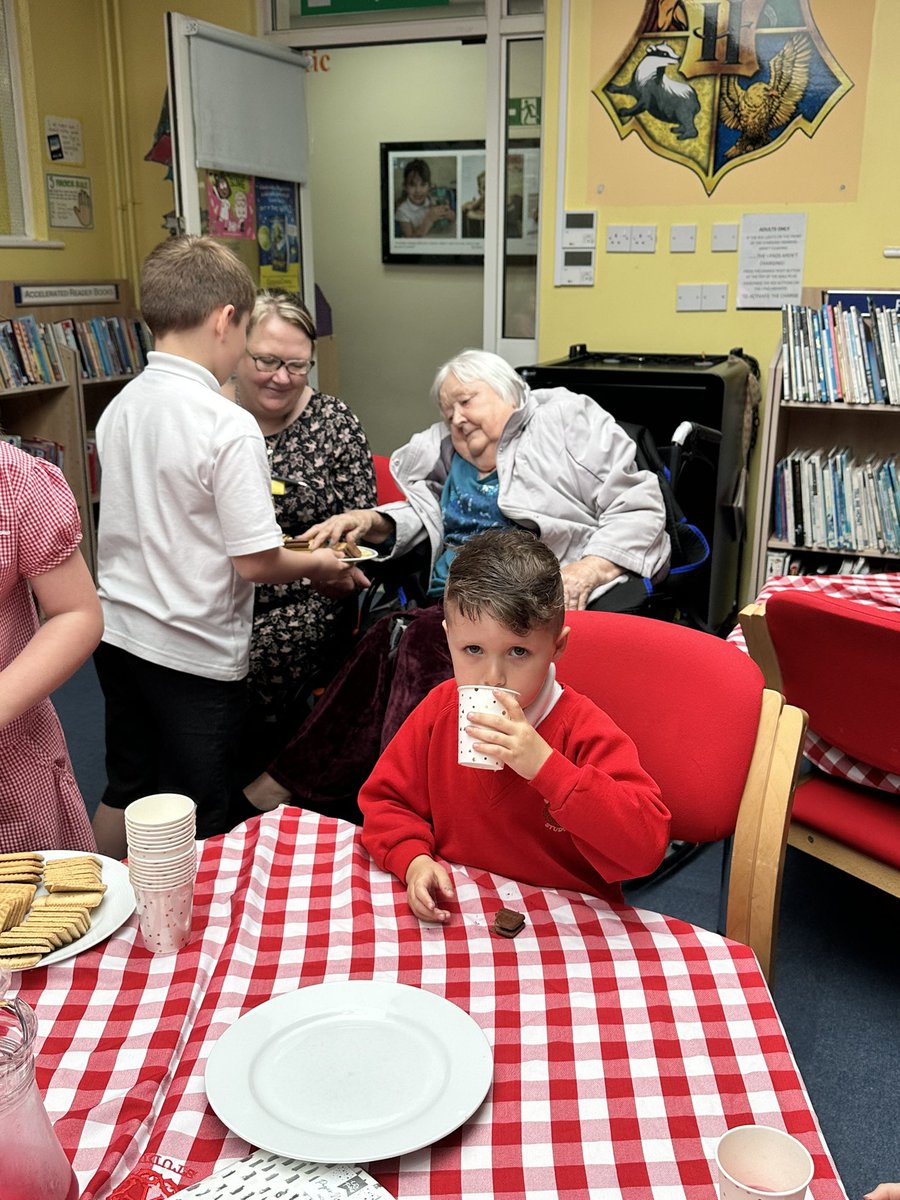 A lovely afternoon spent with our neighbours from Studley Rose Care Home. We welcomed our guests into our school and shared conversations, tea and biscuits 🍪 ☕️ Thank you to our wonderful GIFT ambassadors for organising! @MagnificatMac @BhamDES