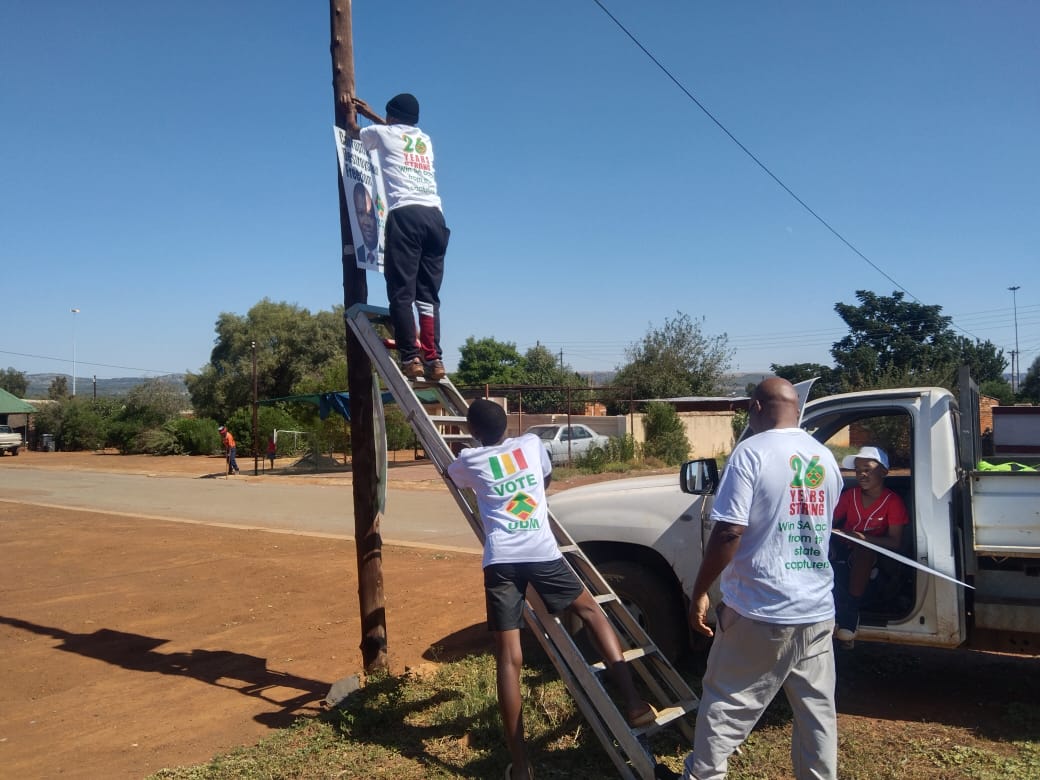 Today we took a shortLeft to Mahikeng 💚❤💛
Ntate  George matjila North West Provincial 
Candidate o eme ka Maoto go lwela Sechaba Sa AFRICA borwa .. leading by Example......
@UDmRevolution  ke ya Rona botlhe mo AFRICA borwa 
#VoteUdm #VoteUdm2024