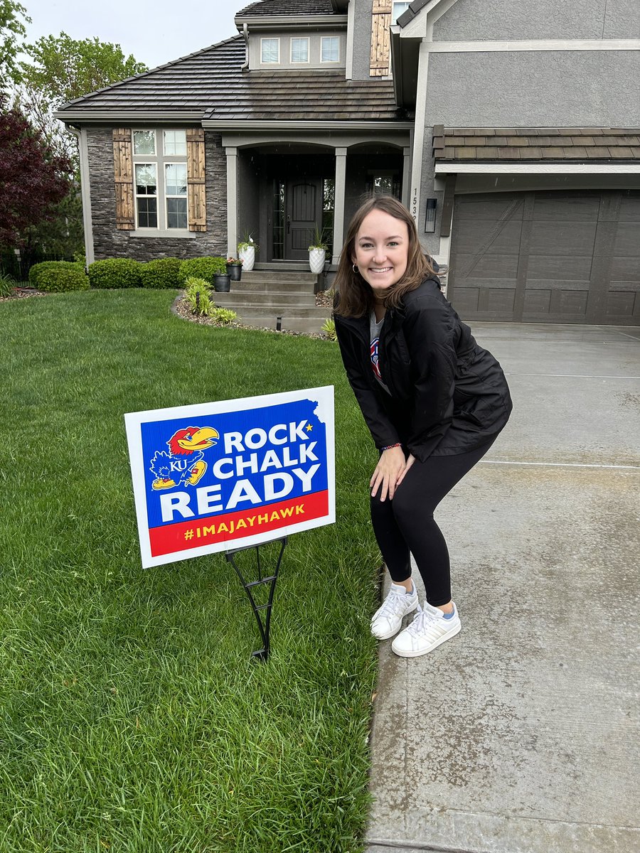 A little rain is not going to stop us from delivering Rock Chalk Signs to our new Jayhawks!! ❤️💙   @BeAJayhawk