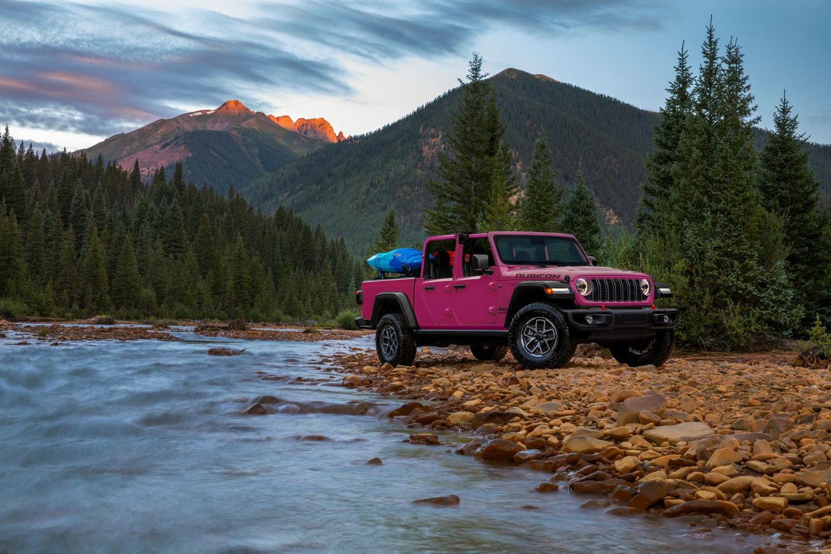 The Jeep Wrangler’s well-received Tuscadero Pink exterior paint finish will now be offered on the midsize Gladiator for the 2024MY. In addition, the vibrant hue can be had on Sport, Mojave, and Rubicon grades for an extra $895. #Jeep #JeepGladiator #Gladiator #Stellantis #trucks