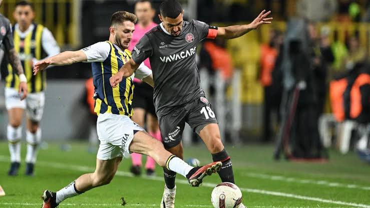 💥💥Levent Mercan yeni sezonda Fenerbahçe forması giyecek.

• Bonservis bedeli: 2 milyon Euro artı bonus. (Bonservis ücretinin iki taksit halinde ödemesi yapıldı) 

(@Salimmanav)