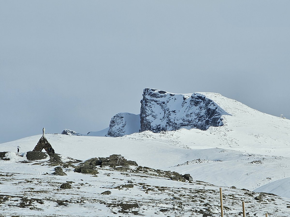 HikeSNspain's tweet photo. El Veleta y la Virgen de las Nieves, Sierra Nevada, Granada. Ahora mismo. https://t.co/2P9W4FrJlO