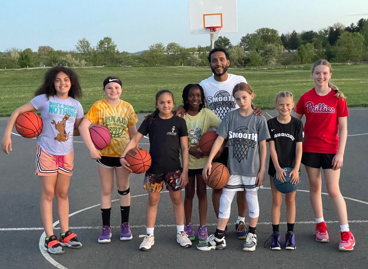 Our first outdoor session involved amazing weather & hard-working girls! Jordan helped the girls improve their ball handling & finishing at the rim!
.
.
.
#basketballtraining #girlsbasketball #youthbasketball #aaubasketball #basketball #bball