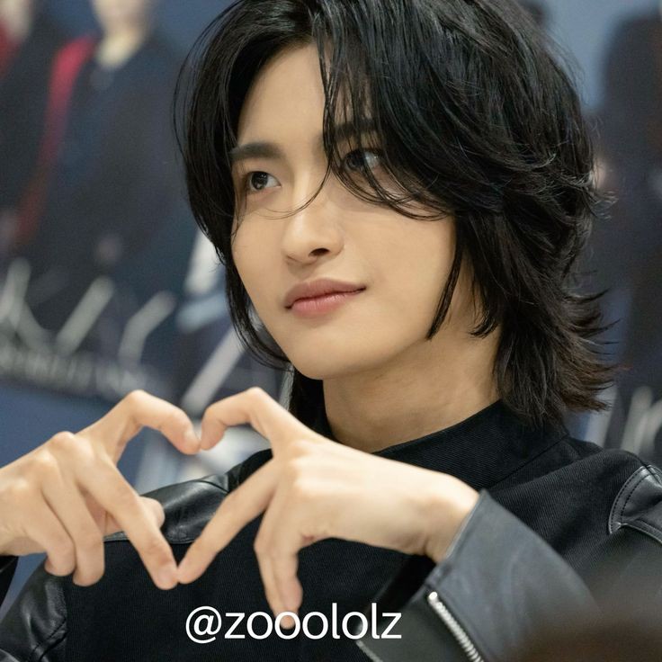 pseonghwapics's tweet image. his hair is everything 🫠