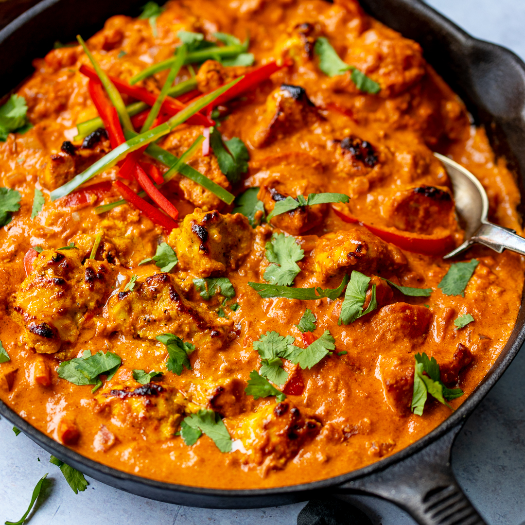 Chicken Tikka Masala - tender chunks of marinated chargrilled chicken in a creamy mild sauce with garlic, ginger and spices.
A delicious mild tasty curry that both kids and adults love😋😋

kitchensanctuary.com/chicken-tikka-…
#chickentikkamasala #fakeaway #mildcurry #kitchensanctuary