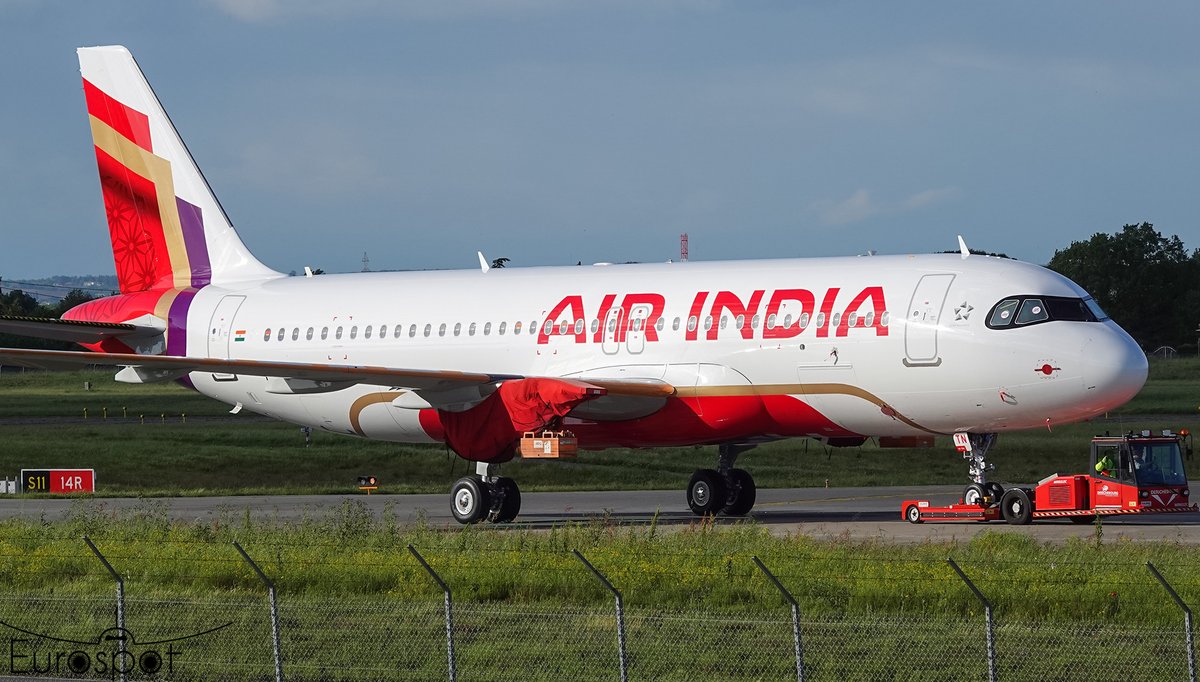 Wow !
Here is the first #A320neo to be painted in @airindia 's brand new livery spotted by @cliper31 moments ago at the home of @Airbus in #Toulouse as it left the paint shop.
LOVE the racoon eye ❤️❤️❤️
What a beauty !
Never ever a dull day in Indian #aviation eh ?
#AvGeek