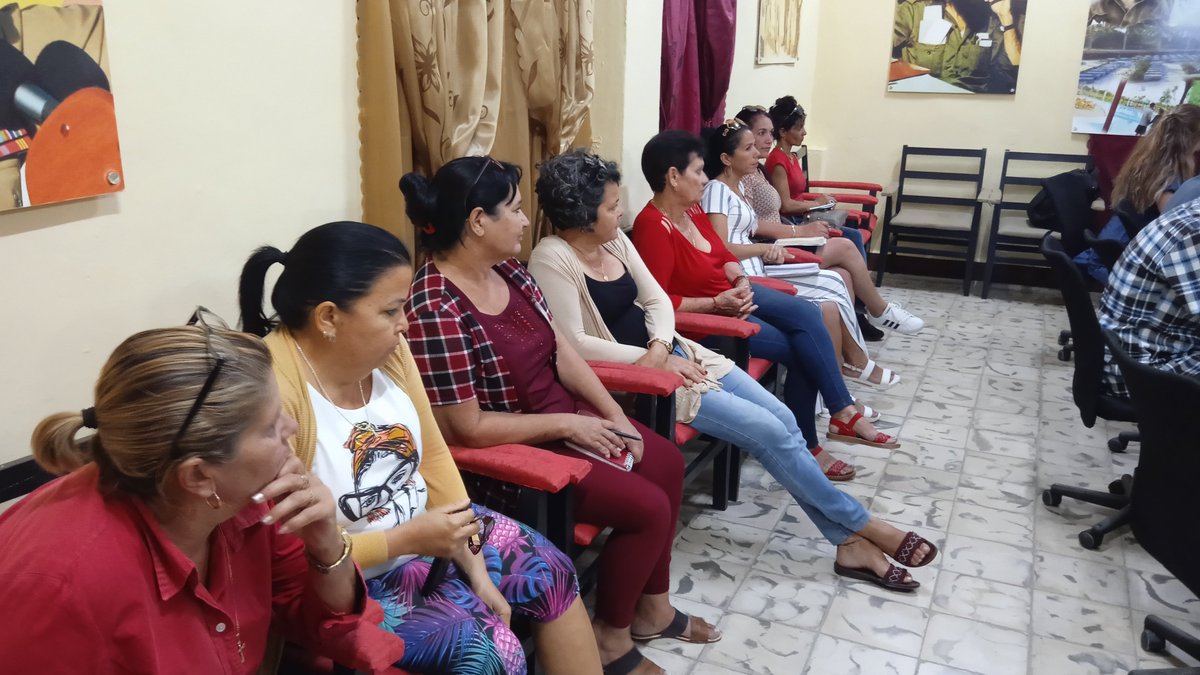 Realiza @MartaAyalaAvil2 intercambio con los presidentes y delegados de los Consejos Populares La Loma y Sansaricq en #Yaguajay #SanctiSpíritusEnMarcha @milian_mileydi @Saily25681576 @CAMYaguajay #GenteQueSuma #QueNadieQuedeAtrás #PorCubaJuntosCreamos