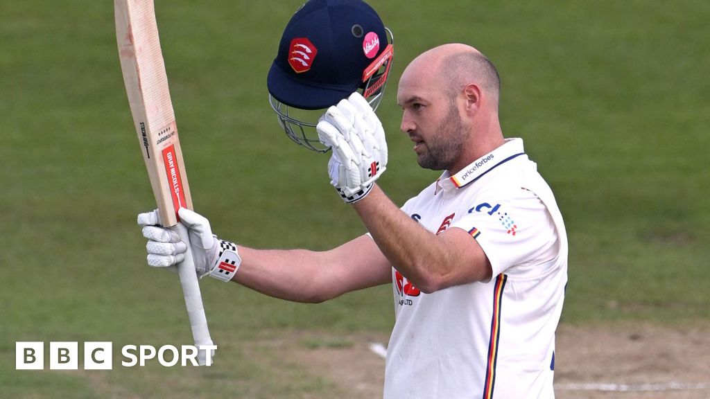 Durham bat out draw with Essex despite Browne 184 bntmedia.uk/T6Kgy4