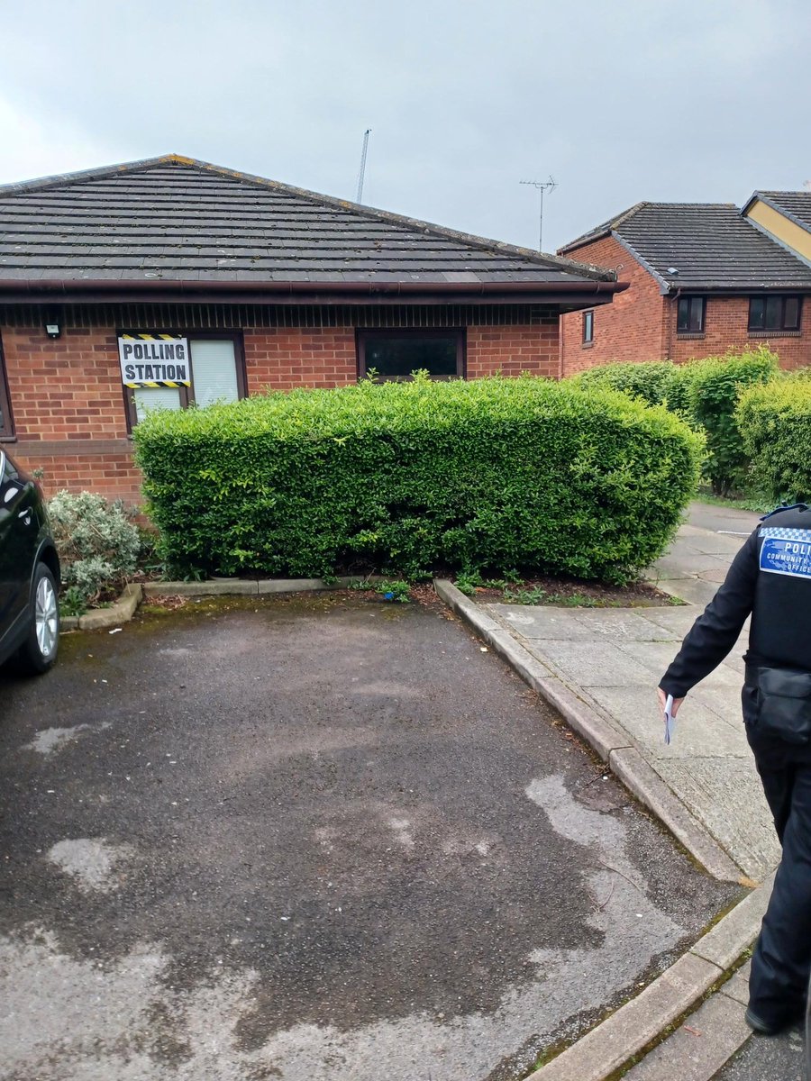 1/3 SNT North Acton together with SNT Southfields conducted assurance foot and vehicle patrols at all polling stations in our wards. We wanted to be sure that there are no anti social behaviour incidents so that the residents can vote without any issues.
#yourlocalmet