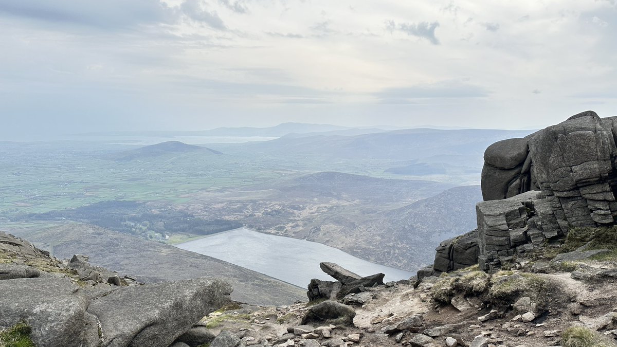 Hill & Dale race up Binnian! @wearetrekni @Dr_FaithG 🙏@Mournelive @barrabest @WeatherCee @angie_weather @bbcniweather @bbcweather @BBCWthrWatchers