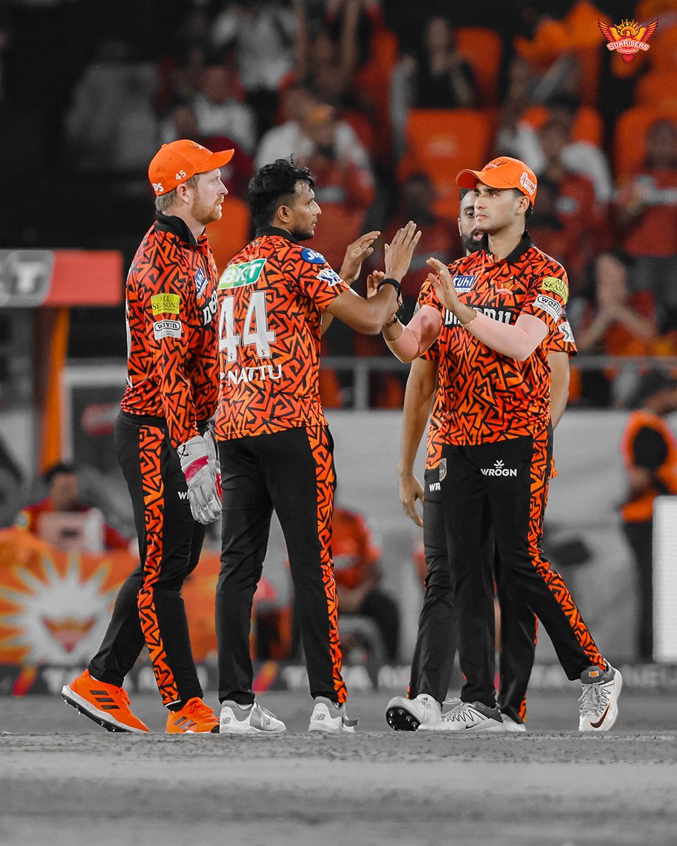Nattu with the 𝗰𝗿𝘂𝗰𝗶𝗮𝗹 breakthrough at Uppal! 🔥🤩

Game on 👊

#PlayWithFire #SRHvRR