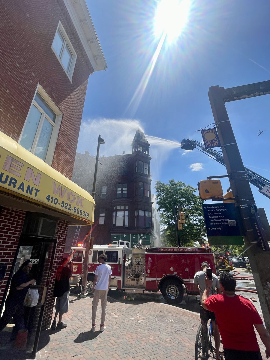 Oh crap. Firefighters putting out a blaze atop old apartment building at the corner of Broadway and Eastern Avenue in Fells Point. Always imagined the vantage from the giant windows above this historic, ever-busy intersection. Looks under control. Hopefully everyone is okay 🙏