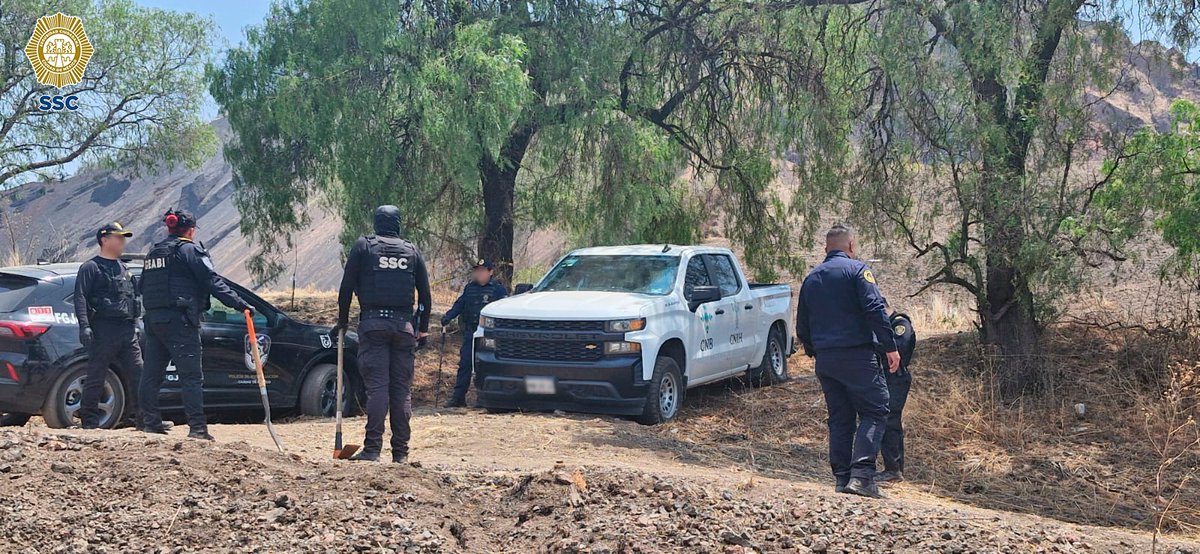 🚨#Policía y #Fiscalía dicen que restos y ceniza encontrados en '#LasMinas' son de animales, y algunos otros objetos como llantas, plásticos y basura. 

⏰Récord: En menos de 24 hrs peritos analizaron; buscadores tardan años en identificar a los suyos. 
#Tláhuac #Iztapalapa #cdmx