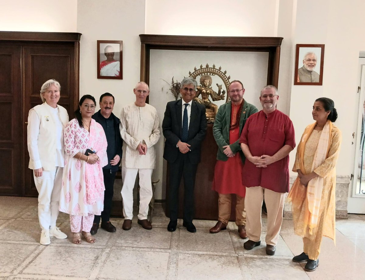 Members of Hindu Forum of Belgium, representing different groupings including Brahma Kumaris, Shiva Forum Europe and ISKCON Radhadesh met Ambassador Saurabh Kumar and briefed him about their activities and forthcoming events. Amb conveyed his warm wishes to the Forum.