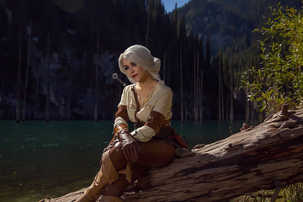 The swallow 🪶 Me as Ciri Photo and makeup by @MilliganVick ❤️