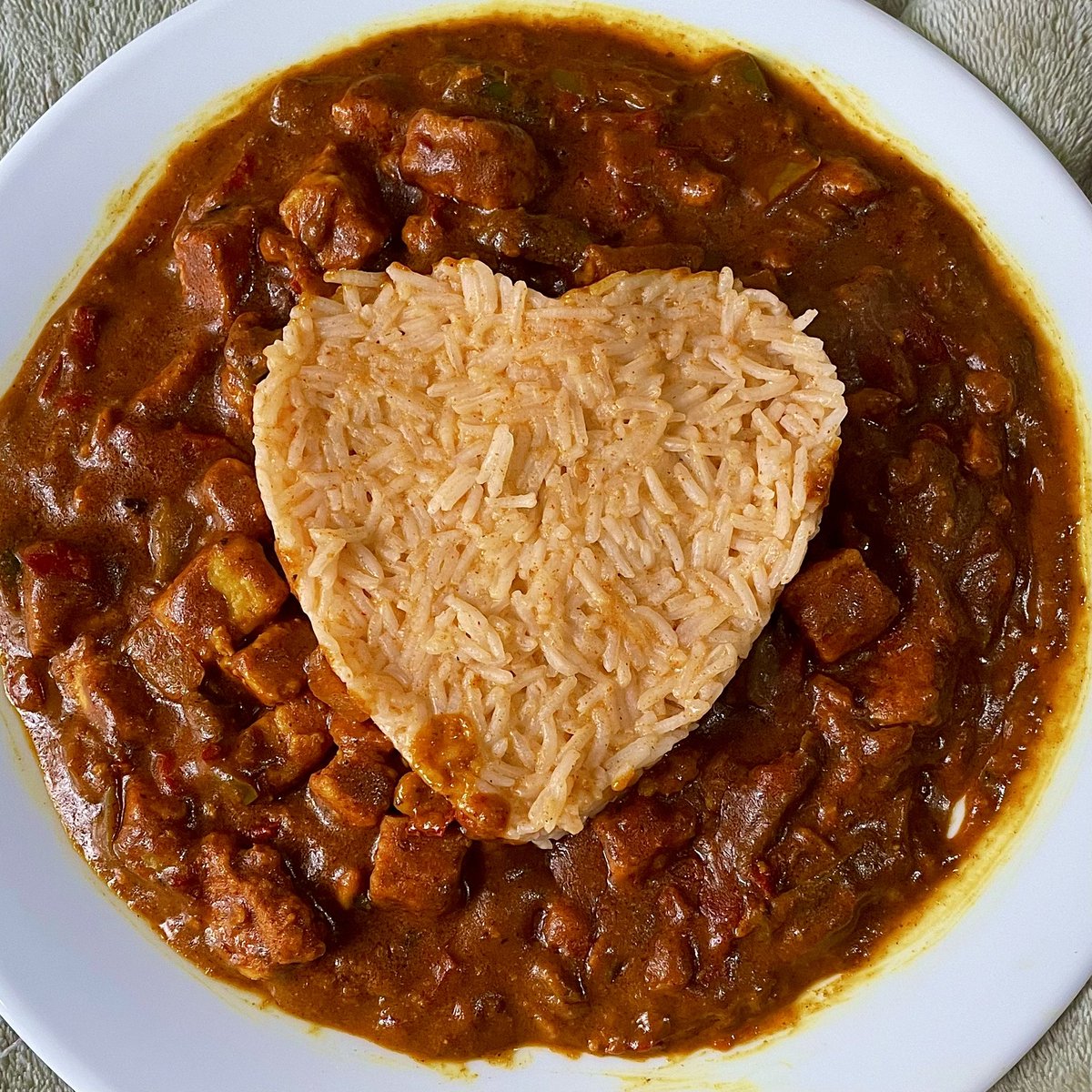 dinner ʕ•́ᴥ•̀ʔっ♡

~ tikka masala paste
~ quorn pieces
~ mixed peppers
~ basmati rice
~ west indian sauce added + seasonings

cals: 600(ish i think) ʕ•́ᴥ•̀ʔっ♡