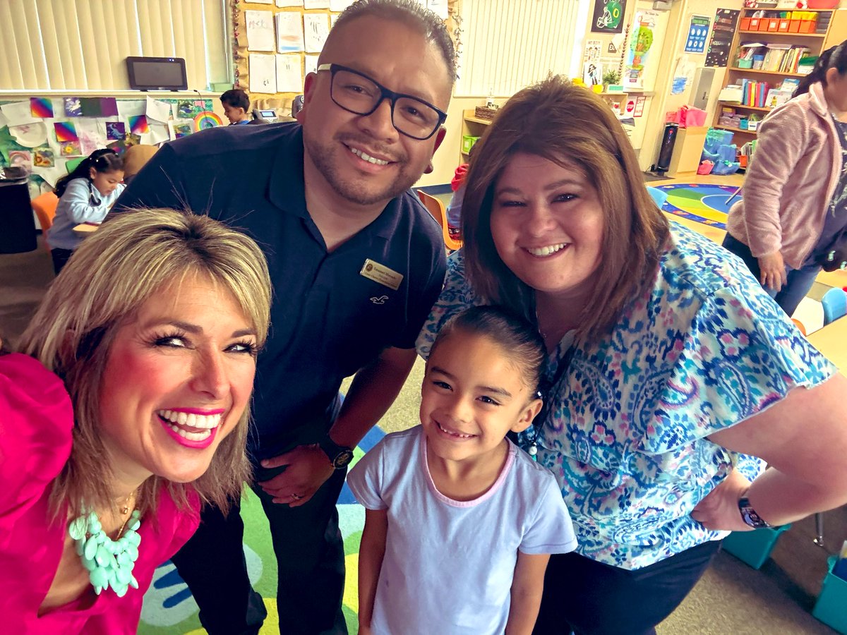 What a beautiful Thursday in Greenfield with bright smiles and academic progress in full effect!!🩷🙌🏽🩷

So proud of our scholars for ending this year strong! 🩷💪🏽 🩷

#ALLmeansALL #GreenfieldGuarantee #ProudtobeGUSD
#CultivateCuriosity
#TrustAndInspire
#TrustAndGrow…