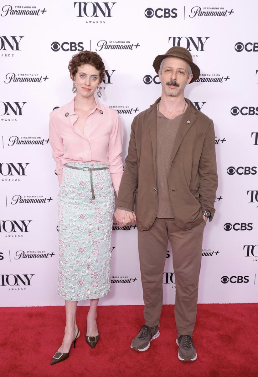 📌Jeremy Strong attends the Tony Awards Nominee Event!