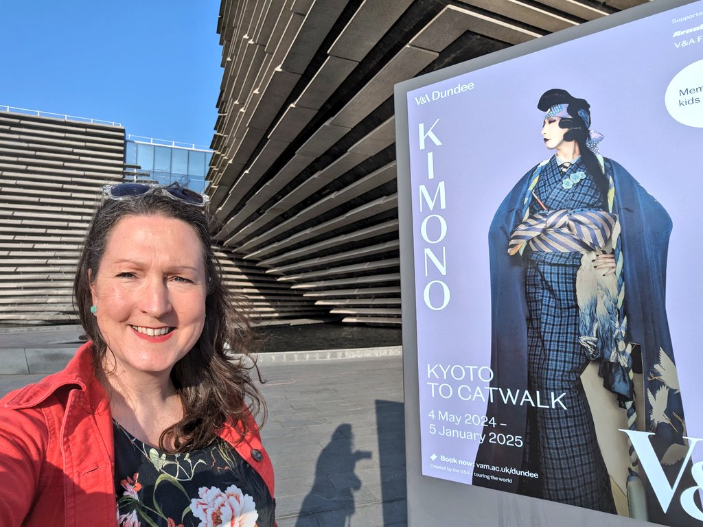 Lovely sunny day in #Dundee 🌞 First a fab @sust_dundee network meeting at @Campygrowers followed by a quick visit to Dawson Park to see the cherry blossom and topped off with the opening of #kimono @VADundee fabulous! #sunnydundee #cherryblossom