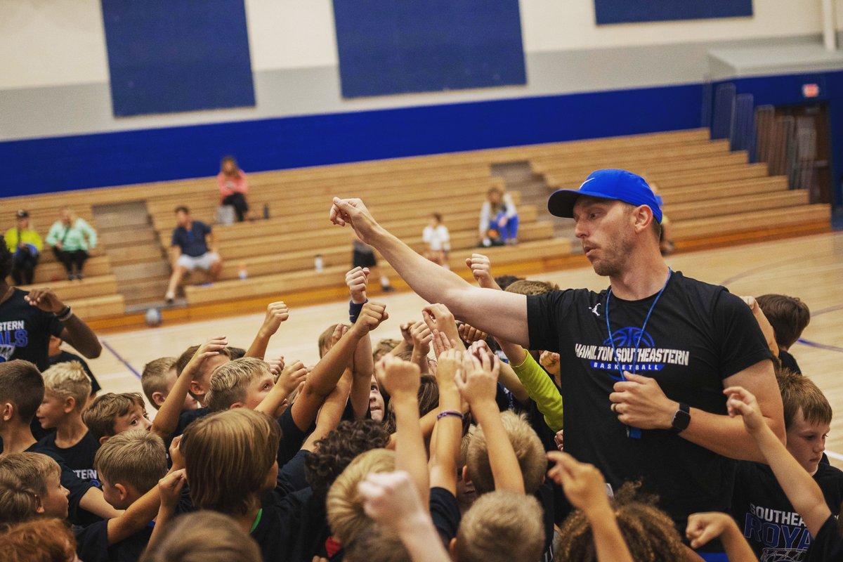HSEBasketball's tweet image. HSE Boys Basketball Summer Camp is open for sign-ups! Future Royals grades 1st-8th can get registered here: gofan.co/event/1492313?…
Our coaches and players are looking forward to seeing all our campers on June 10-13. It&apos;s going to be a lot of fun!