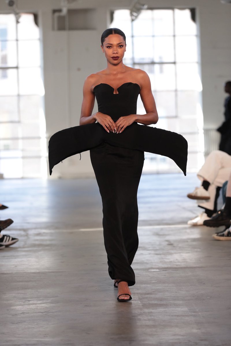 SentryxHQ's tweet image. FIDM DEBUT 2024 Collections 📸 In PHOTOS ➡️ Designer &amp;amp; @FIDM Advanced Fashion Design Program graduate Elena Roesler 📸: @_abimages @alexberliner #fidmdebut