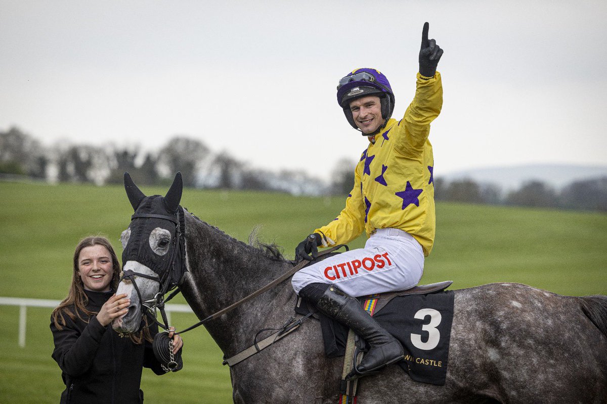 The dream team of Il Etait Temps & Danny Mullins land the G1 Barberstown Castle Novice Chase at Punchestown! 👏