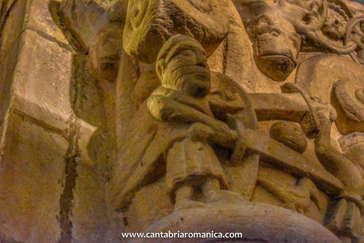 Guerreros en un capitel de la Colegiata de Santa Juliana en #Santillanadelmar. El tema caballeresco es uno de los más representados en la Colegiata.  

#cantabria #arte #historia #romanico #medieval #patrimoniocultrual