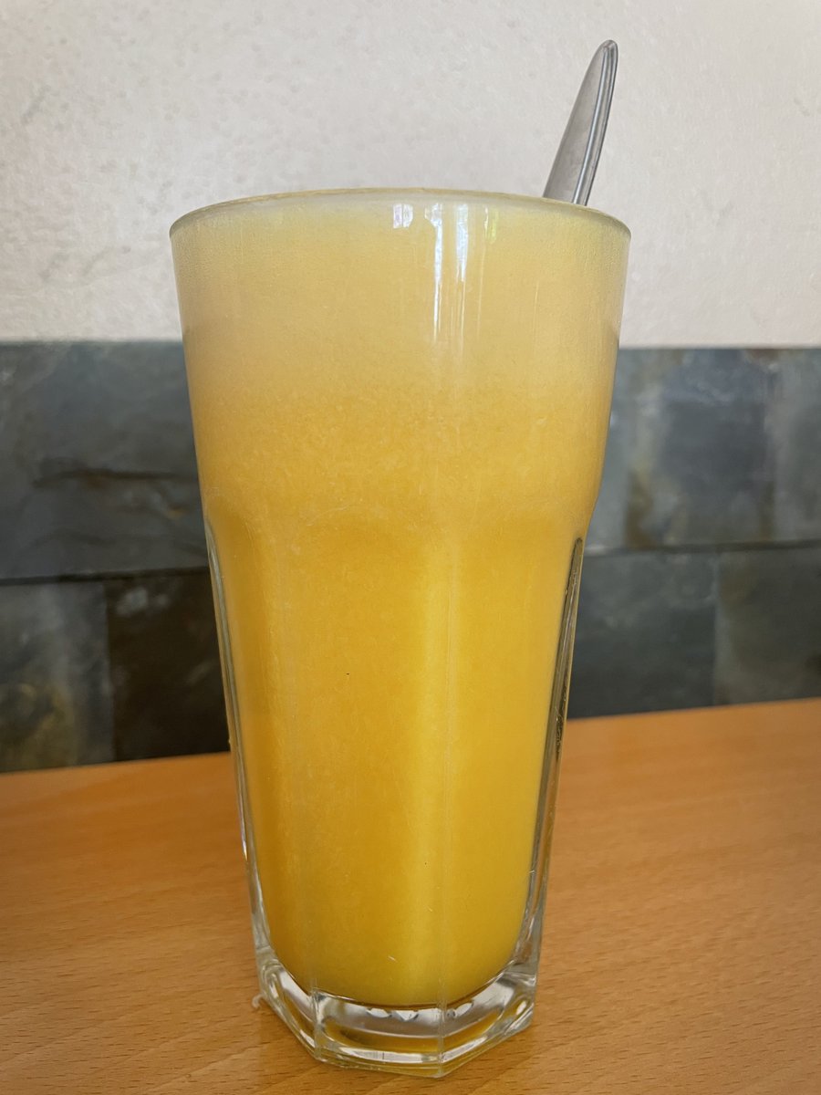 Is freshly squeezed orange juice healthy? 🤔