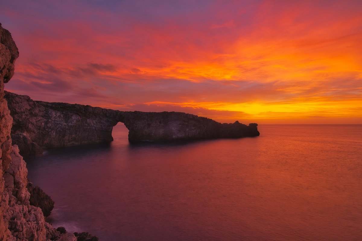 Cincuenta tonos de rosa 🌅🩷

Fifty shades of pink 🌅🩷

#menorca #mediterraneansea #marinaportmahon #balearicsisland #ipmgroup #discoveringmenorca #mahon #sailinglifestyle #sunset #nofilters