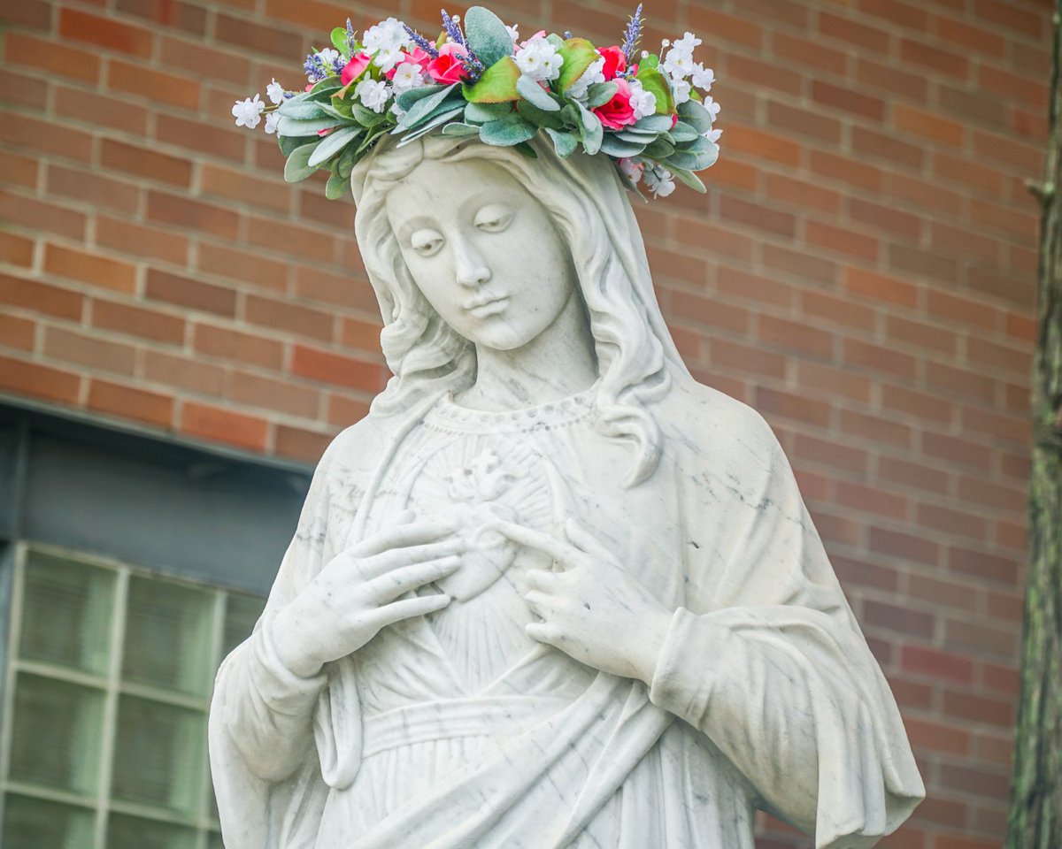 This morning, following Mass in the Branton Chapel celebrated by Fr. Andrew Taormina SA, members of the Brother Martin family gathered for a beautiful May Crowning. 🙏❤️💛 Learn more: loom.ly/eY4-CJw