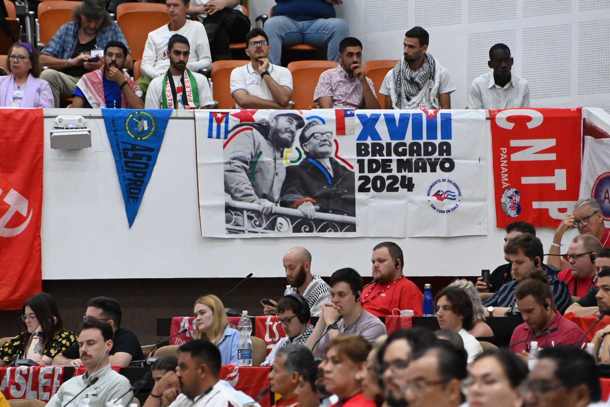 En el Palacio de Convenciones se celebra el encuentro de solidaridad, donde más de mil 100 integrantes de comités de amistad con la Isla, movimientos políticos y redes de apoyo a la causa cubana de 58 países intercambian con nuestro Presidente @DiazCanelB #CubaNoEstáSola