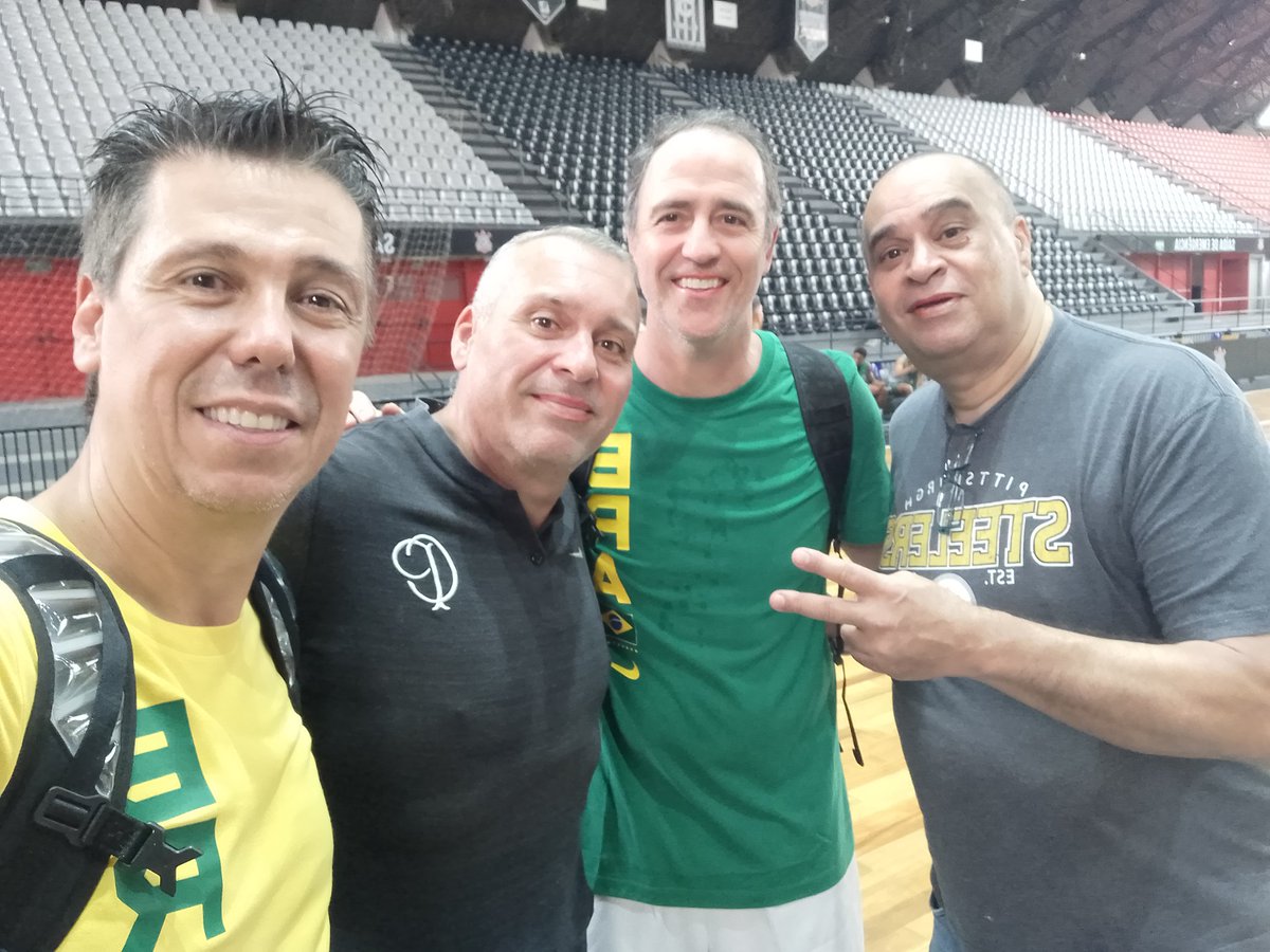 #NBBnaEspn boa noite Os dois melhores técnicos do Brasil atualmente mereciam comandar a seleção principal.Respeito aos nossos Treinadores brasileiros ..abs.