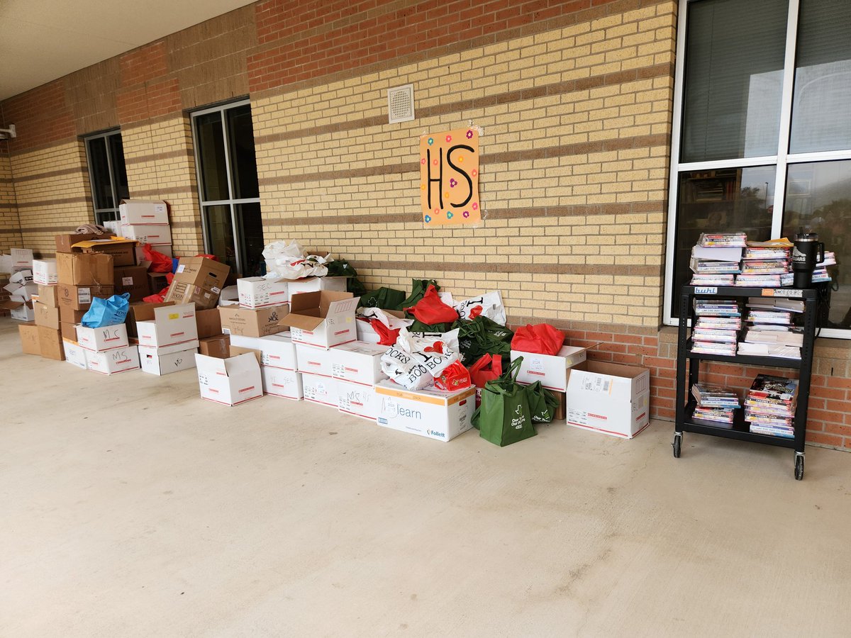 Be sure to come out to Brennan/Holmes/O'Connor for the Great Book Giveaway!! Tonight from 6:00-8:00. <a href="/NISDLib/">NISDLibraryServices</a> <a href="/NISDVillarreal_/">Villarreal ES</a>