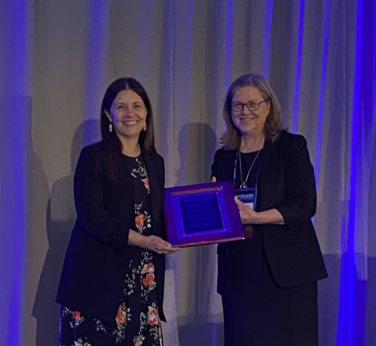 Congratulations to the 2024 ECOG-ACRIN Remarkable Mentor to #WomenInOncology Award recipient, @HwakeleeMD of @StanfordCancer & @StanfordMed! #Mentorship