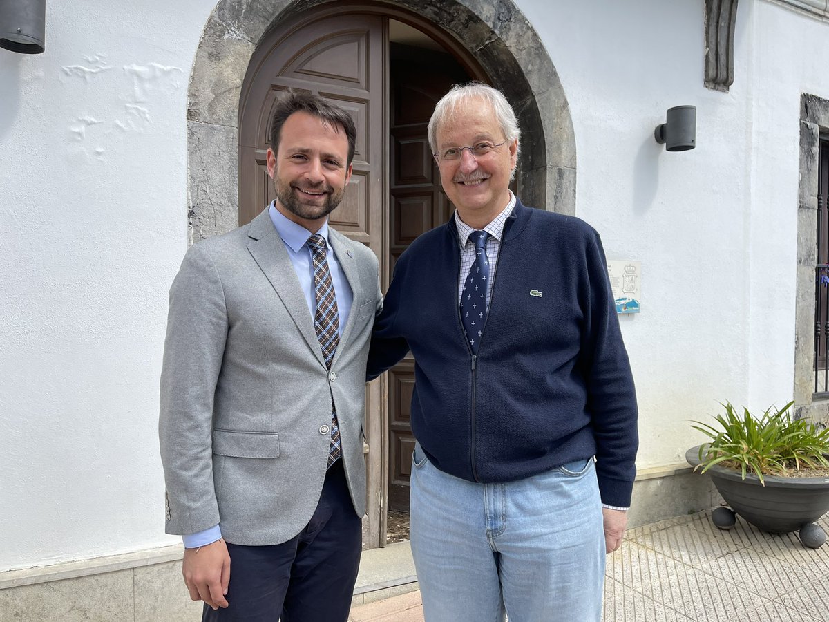 El presidente del @PP_Asturias , @AlvaroQueipo , se reúne con el alcalde de Soto del Barco , José Manuel Lozano