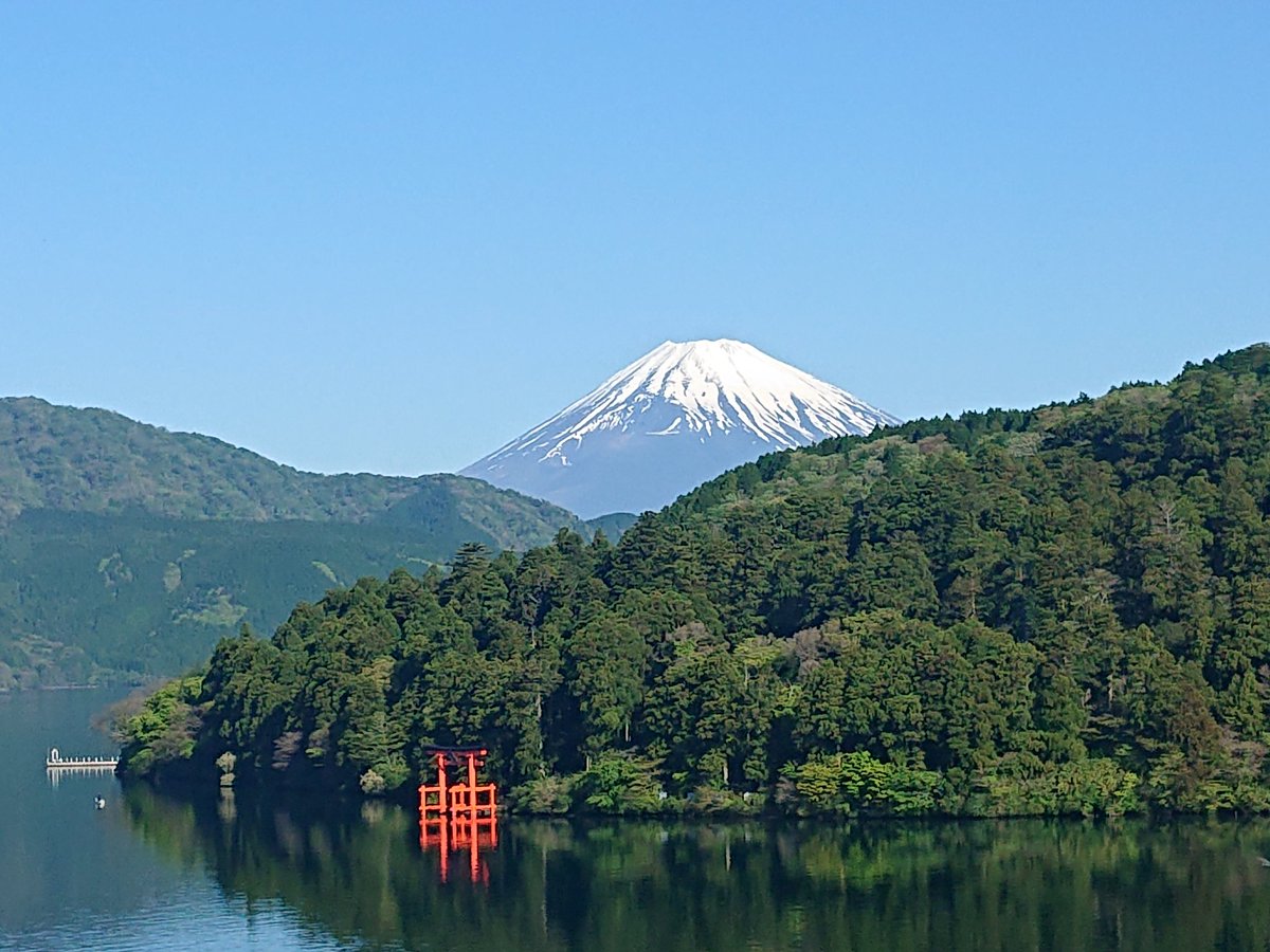おはようございます‼️
5月3日(金)朝の箱根は快晴です☀️今日はヤバイくらい景色が良い🤭富士山の冠雪もバランスが良い✨一日中綺麗に見えますように🙏