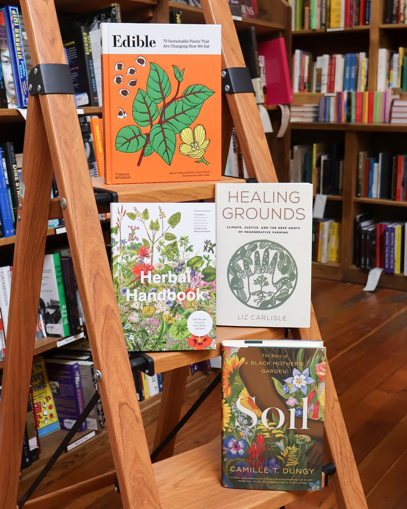 SPRING IS HERE 🌸 Get in the gardening headspace with these botanical-themed reads~

#gardening #indiebookstore #elliottbaybookcompany