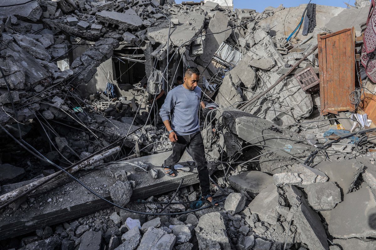 📃 Israeli Military Escalates Bombing of Civilian Homes in #Rafah Amid Threats of Ground Invasion  ♦️ Amid ongoing threats of a large-scale ground military assault on Rafah, Israeli forces have escalated airstrikes on the densely populated areas in the southern #Gaza Strip. The…