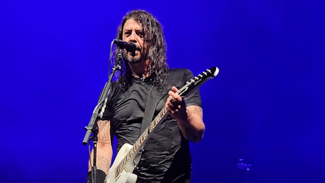 Watch: DAVE GROHL Dedicates 'My Hero' To DIMEBAG At FOO FIGHTERS Concert In Dallas blabbermouth.net/news/watch-dav…