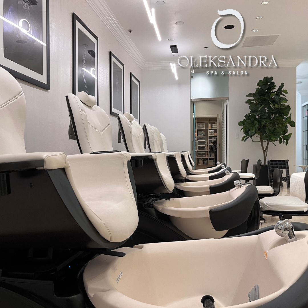 Mother’s Day is quickly approaching, so give the gift of relaxation at Oleksandra Spa & Salon!🌷💆‍♀️ #MothersDay #spa #manipedi #tivegas #treasureislandlasvegas