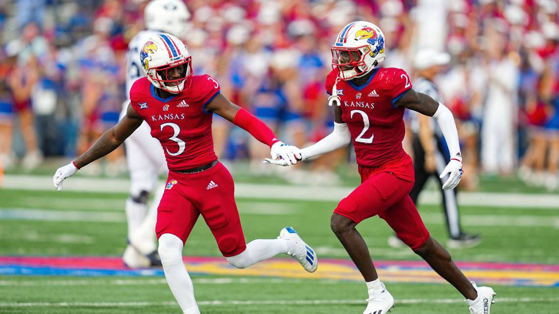 After a great talk with @DKMcDonald1 I am blessed to receive an offer from the University of Kansas @KU_Football @coachthomasfb @stephaunpeters @Coachcoleman_9 @LibertyFBLions @lmzworld_ #blessed