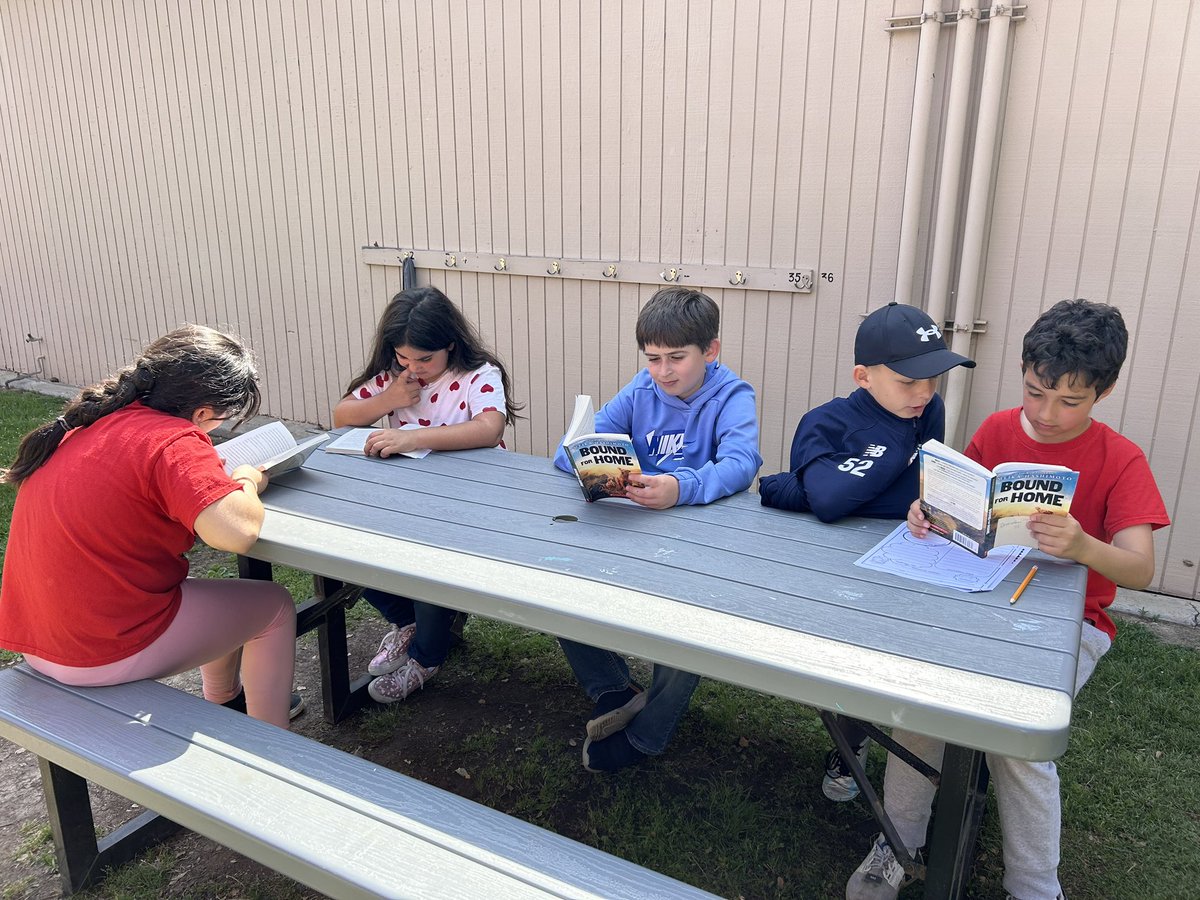 Thursdays are for book club! We love reading 📚📖👩🏽‍🏫🧑‍🏫👨‍🏫