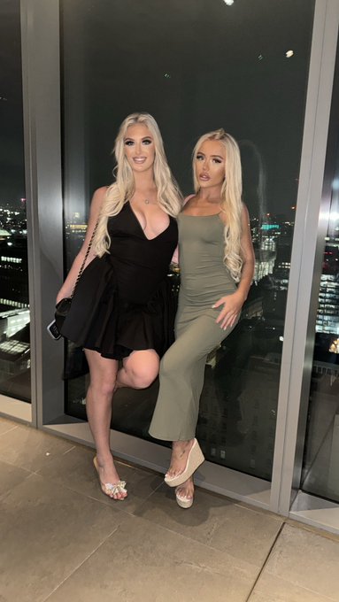 Me and my hot bestie https://t.co/hcKNL3CsPw